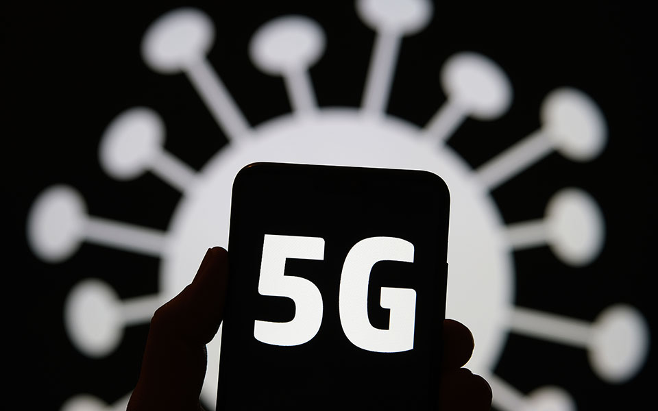 ο-κυνηγός-των-συνωμοσιολόγων-2379499