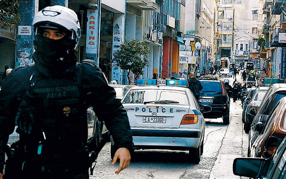 συλλήψεις-για-τον-πόλεμο-συμμοριών-στ-2378678