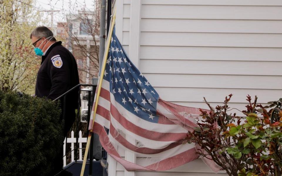 covid-19-ξεπέρασαν-τους-245-000-οι-θάνατοι-από-τον-ν-2376541