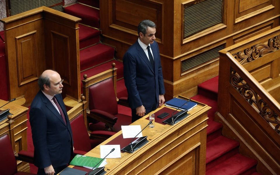 ενός-λεπτού-σιγή-στην-ολομέλεια-της-βο-2376769