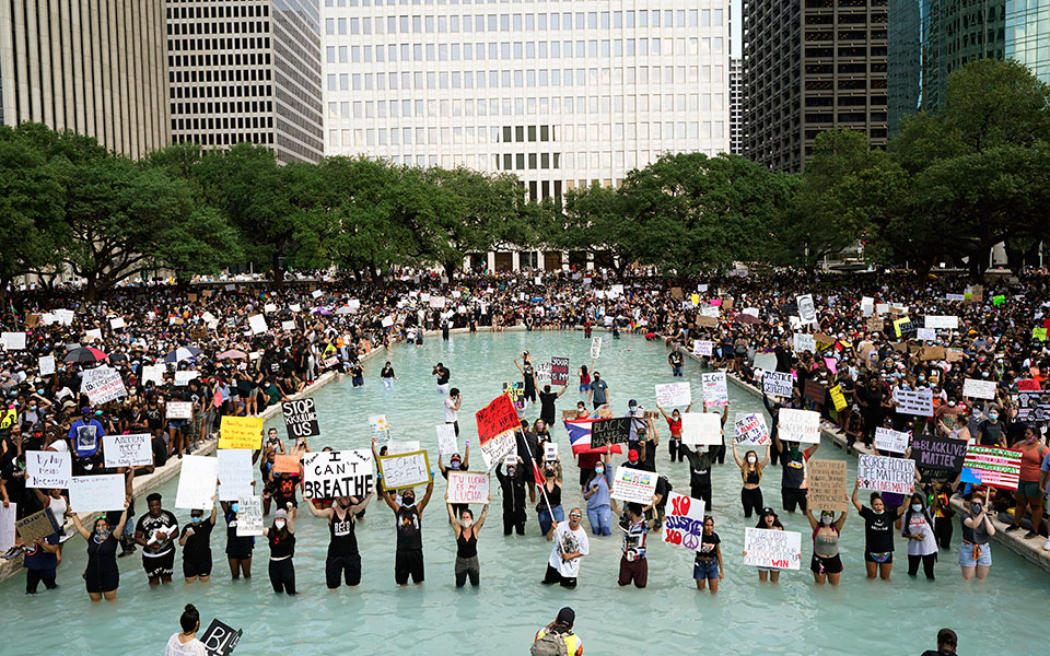 χιούστον-τεράστιο-πλήθος-τίμησε-τη-μν-2381283
