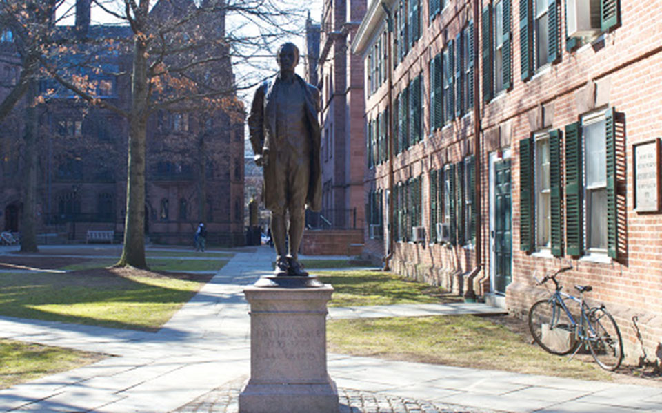 ο-κήπος-με-τα-αγάλματα-στοιχειώνει-το-2382853