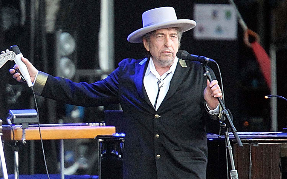 ο-μπομπ-ντίλαν-έχει-πολλά-στο-μυαλό-του-2382889