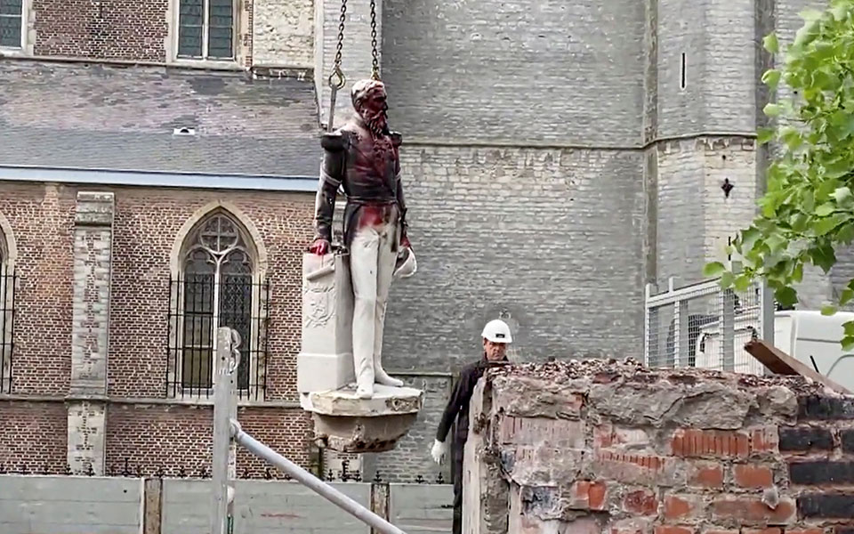 η-δολοφονία-φλόιντ-αποκαθηλώνει-το-απ-2382258