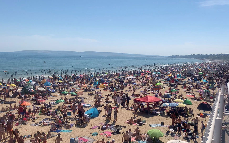 επέλαση-βρετανών-στις-παραλίες-και-επ-2384913