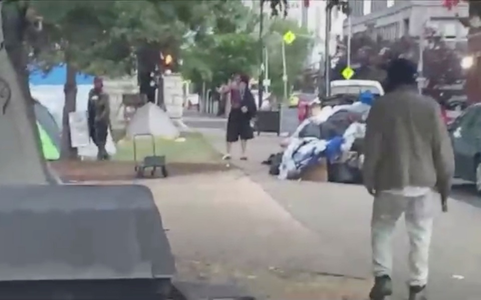 ενας-νεκρός-στη-λουισβίλ-ύστερα-από-δι-2385361