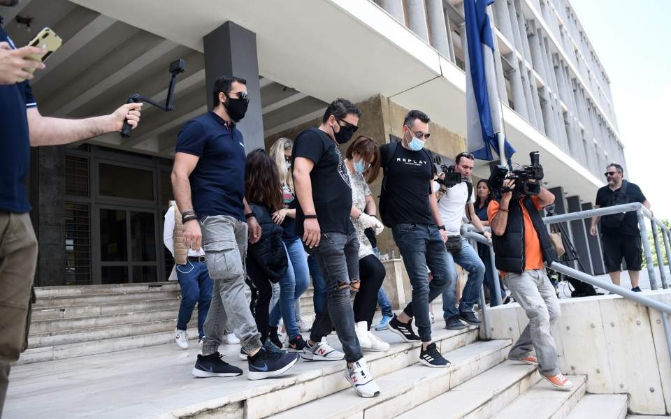 εύοσμος-ομόφωνα-αθώα-η-κόρη-του-οδηγού-2383928