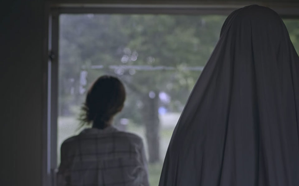 πρόσωπο-στο-παράθυρο-2381627