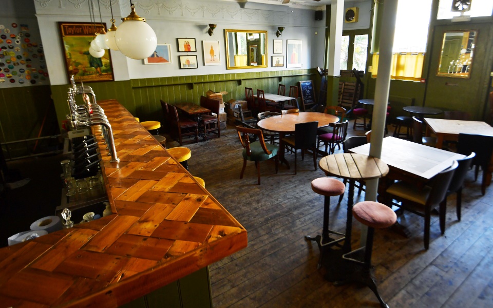 δίνεις-στοιχεία-παραγγέλνεις-μπύρ-2384689