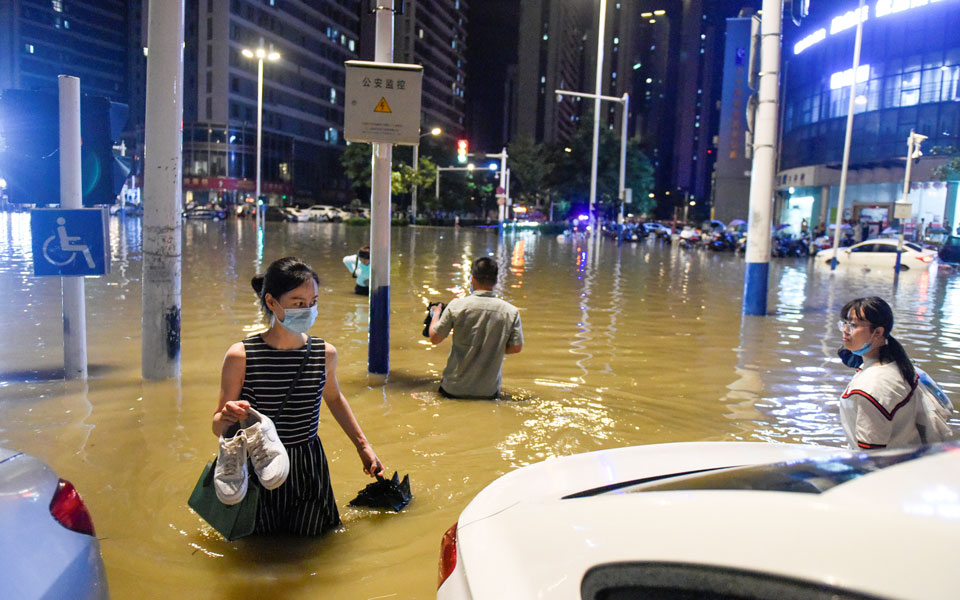 τουλάχιστον-12-νεκροί-από-τις-πλημμύρες-2385394
