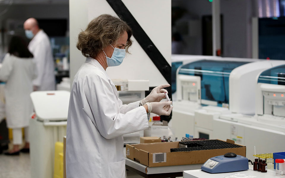 μελέτη-πρωτεΐνες-στο-αίμα-ασθενών-με-covid-1-2381230