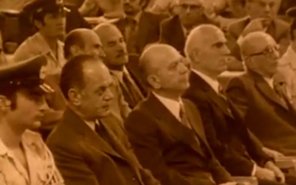 μνημείο-αριστερής-διαστρέβλωσης-2382976