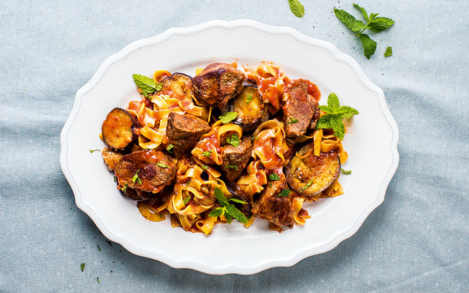 γιουβέτσι-με-μοσχαράκι-μελιτζάνες-κα-2384485