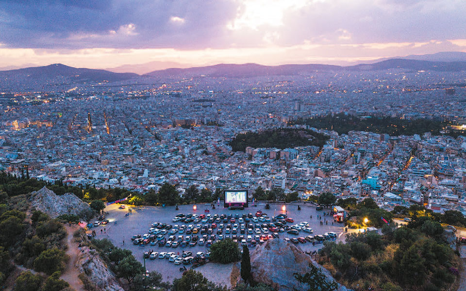 τραβόλτα-και-μπέργκερ-στον-λόφο-2382347