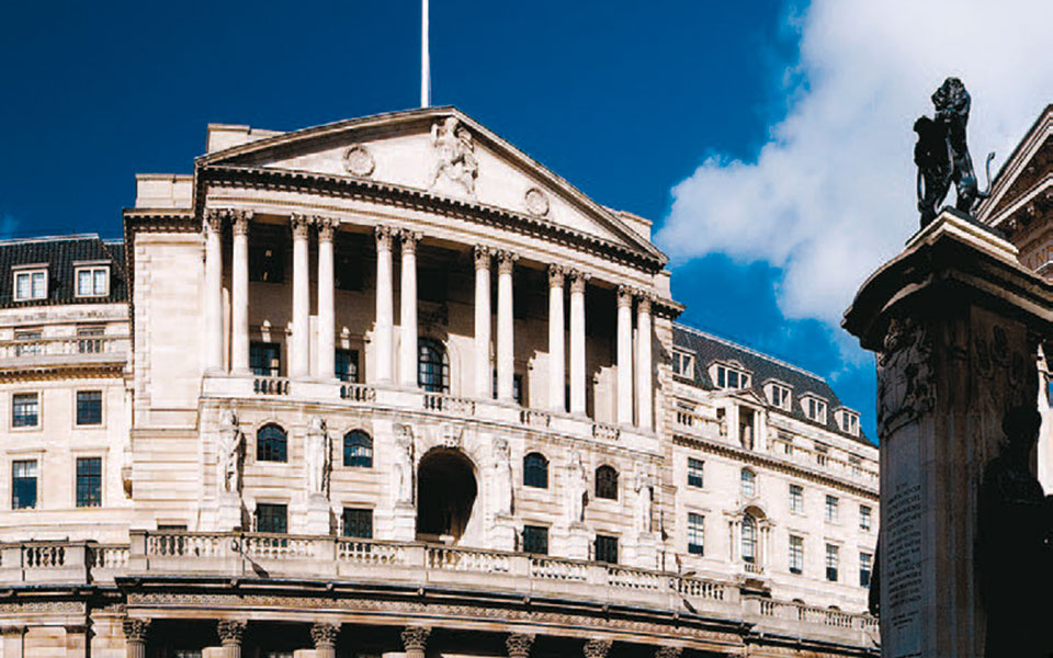 αύξησε-το-qe-κατά-100-δισ-λίρες-η-τράπεζα-τη-2383798