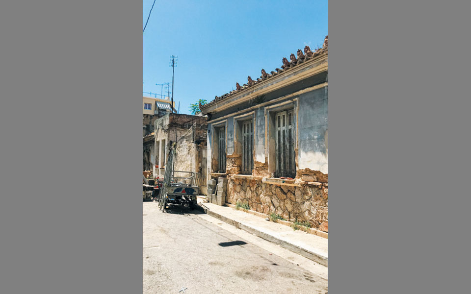 ο-εύθραυστος-κόσμος-της-οδού-προνοίας-2382702