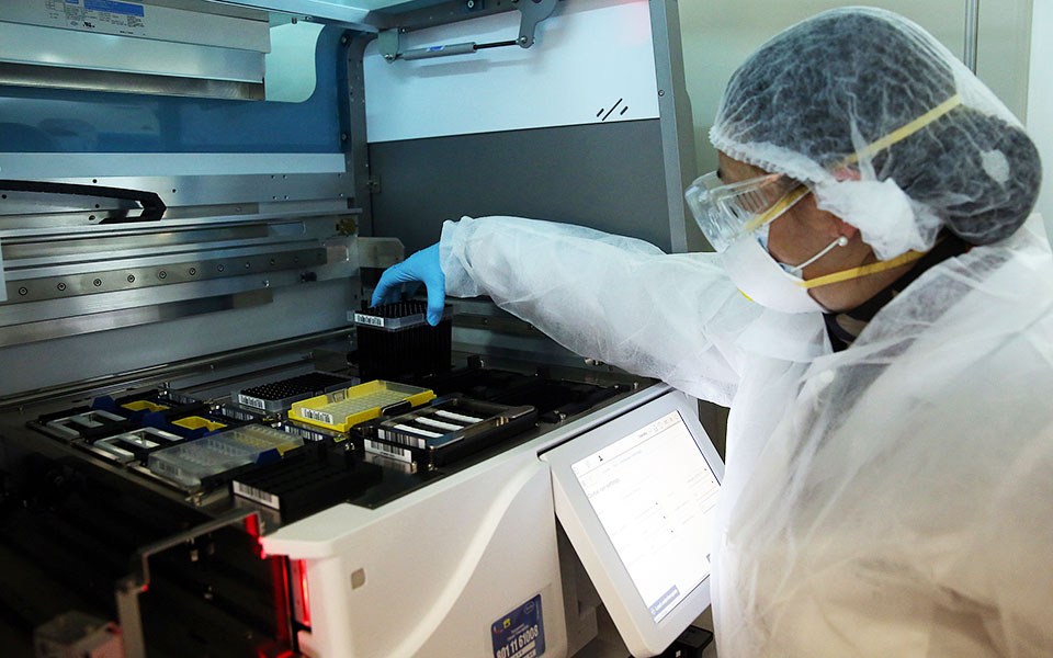 κορωνοϊός-χαμηλός-ο-δείκτης-rt-στη-χώρα-2385608