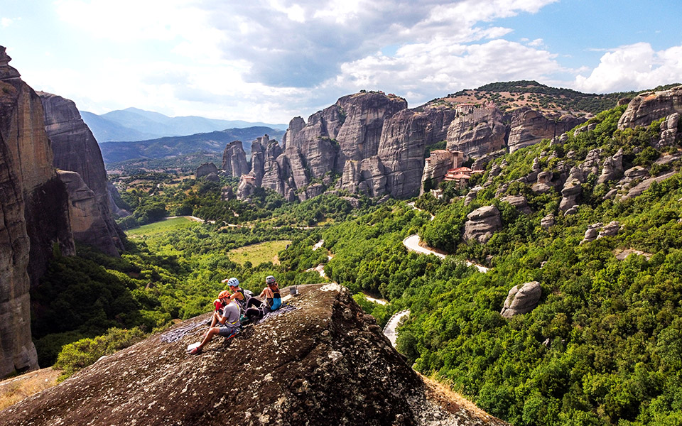 μετέωρα-αράχνες-στα-βράχια-2384289