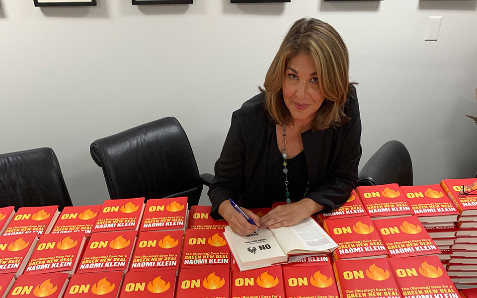 ναόμι-κλάιν-στην-κ-η-πανδημία-να-μη-γ-2384102