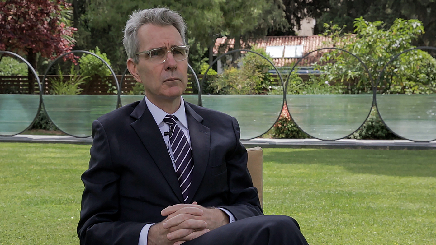 βίντεο-ο-αμερικανός-πρέσβης-τζέφρεϊ-π-2381960