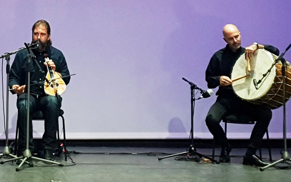 παραδοσιακό-πανηγύρι-στριμωγμένο-στ-2385225