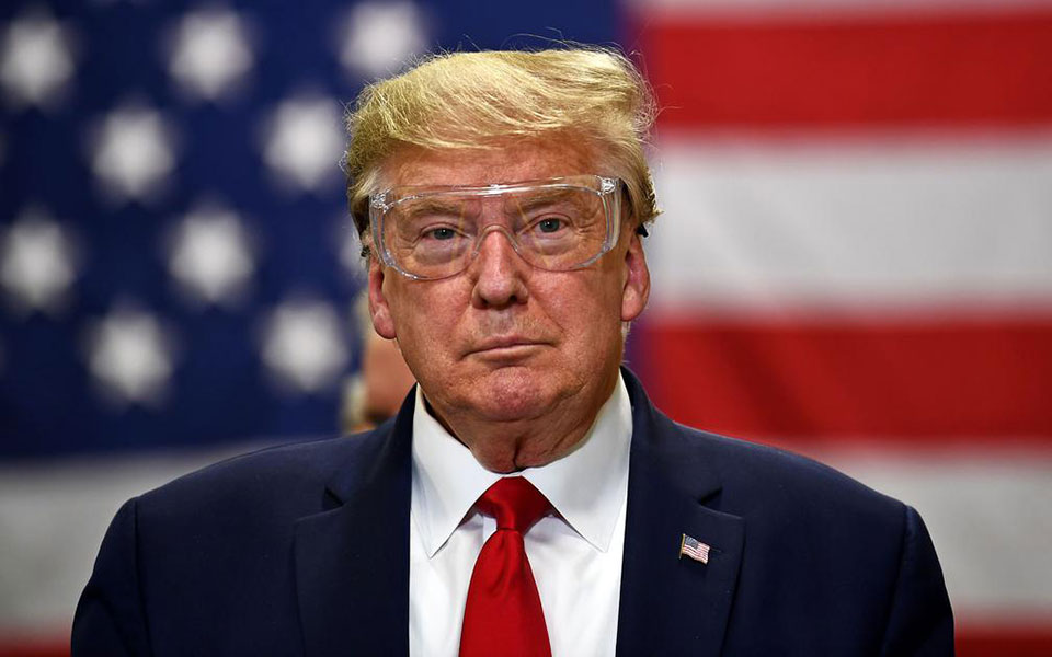 ηπα-ο-τραμπ-δέχεται-πιέσεις-να-φορά-μ-2385427