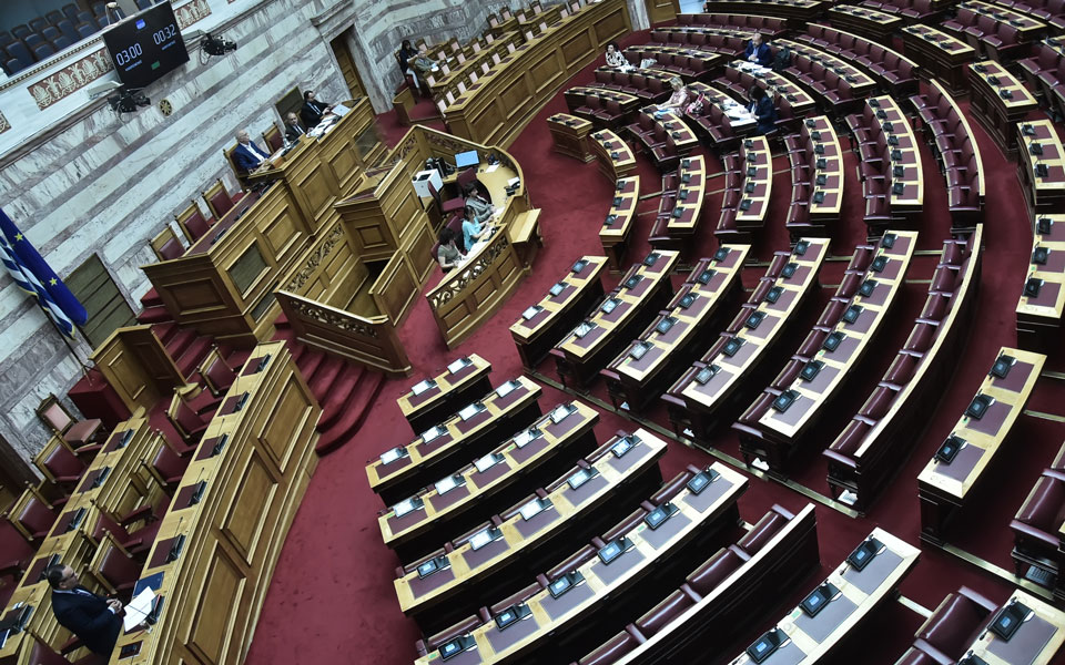 βουλή-με-ευχές-επί-τετράμηνο-αντιμε-2383921