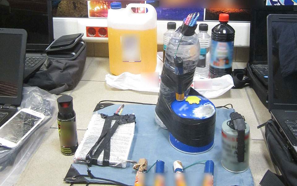 ελεύθεροι-με-περιοριστικούς-όρους-οι-2381016