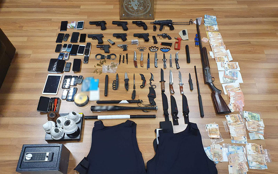 εκρήξεις-ξυλοδαρμοί-κυνομαχίες-2386345