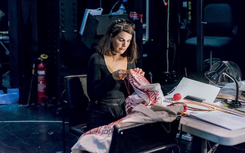 μια-κεντημένη-γραμμή-αίματος-2389245