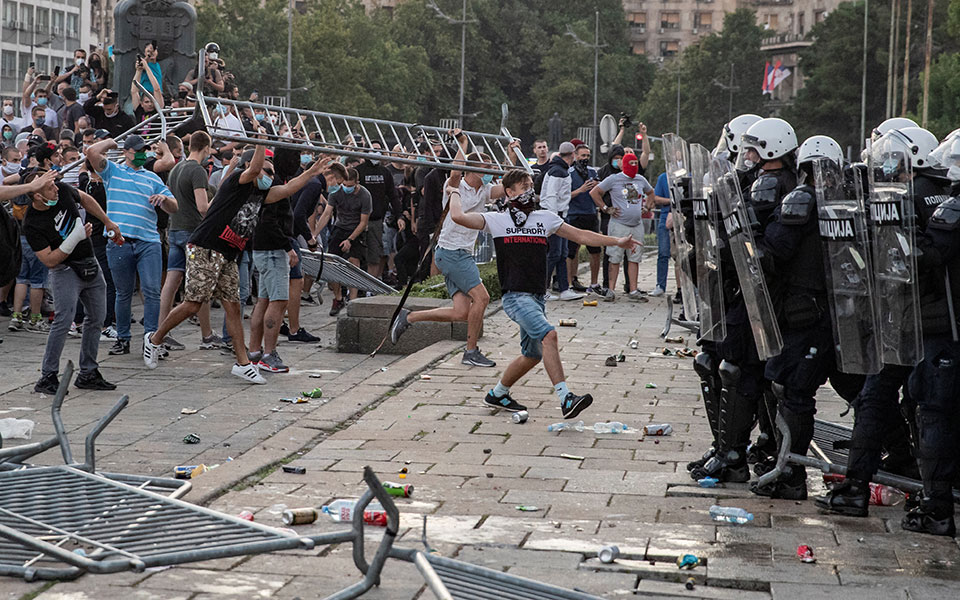 σερβία-απαγόρευση-συγκεντρώσεων-και-2387245