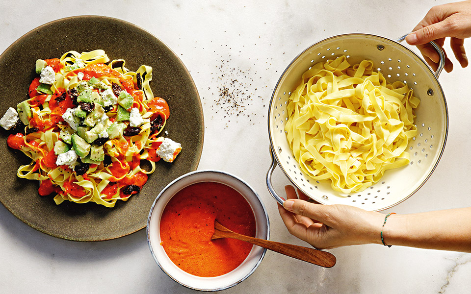 ταλιατέλες-με-πιπεριές-φλωρίνης-και-κ-2387226