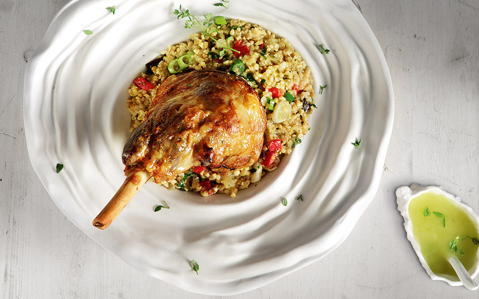 aρνί-στη-γάστρα-με-κουσκούς-καπνιστή-με-2387218