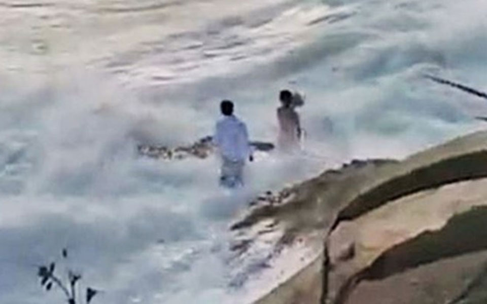 καλιφόρνια-παρασύρθηκαν-από-τα-κύματ-2386376