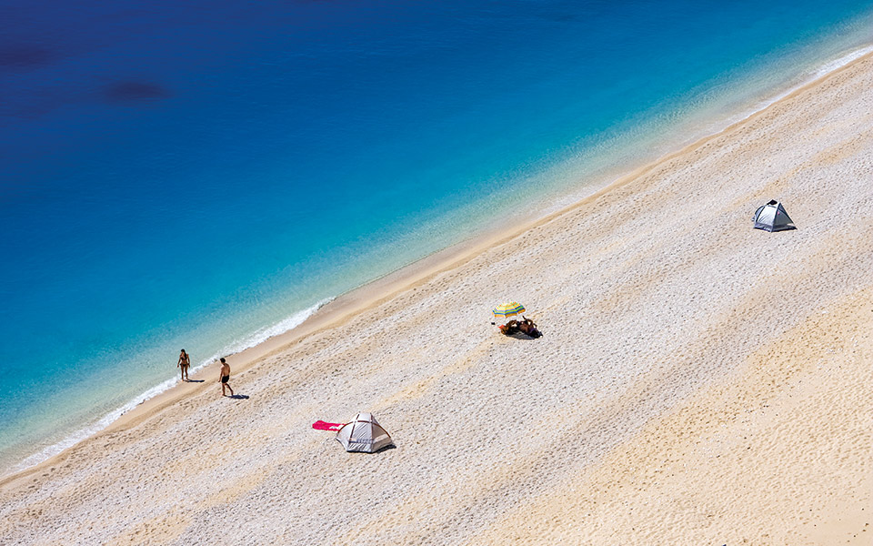 στη-λευκάδα-τα-μπάνια-είναι-αλλιώς-2390451