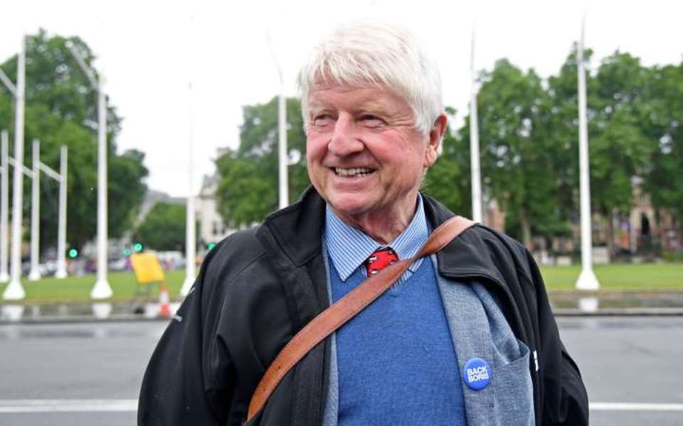 στο-πήλιο-για-διακοπές-ο-πατέρας-του-μπ-2386077