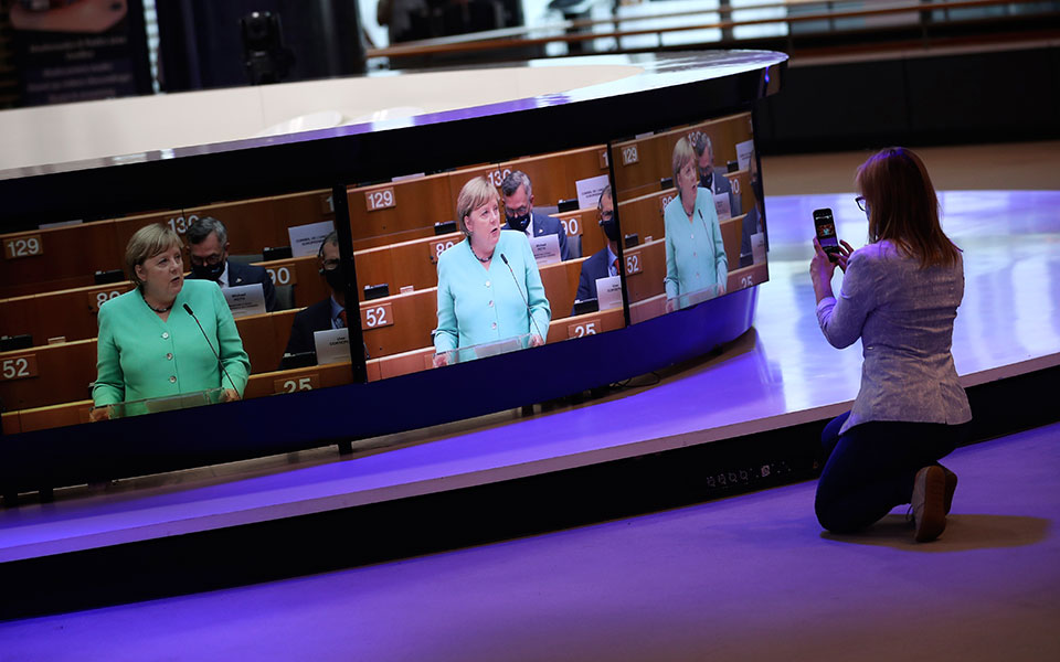 dw-το-βάρος-της-ευρώπης-στους-ώμους-της-μ-2387113