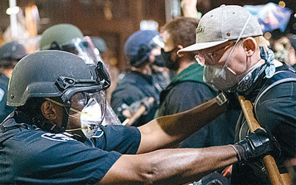 διαδηλώσεις-με-νεκρό-στις-ηπα-2390235