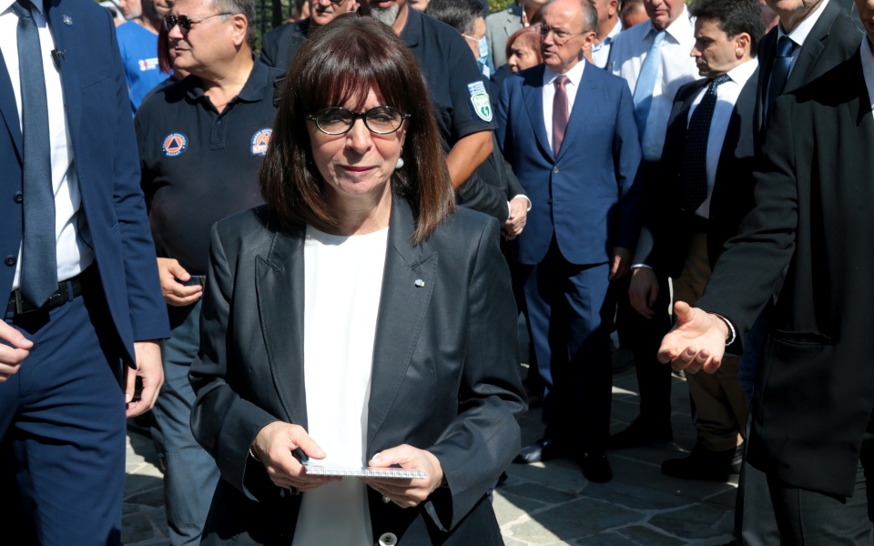 στο-μάτι-η-πρόεδρος-της-δημοκρατίας-αδ-2388875