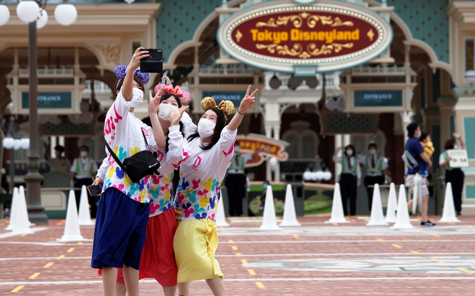 μάσκες-αποστάσεις-και-εγκράτεια-στο-2385891