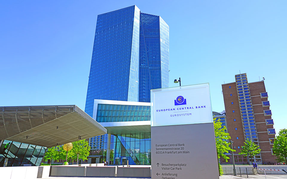 περιορισμένη-πτώση-στο-χ-α-παρά-τις-πιέ-2387107