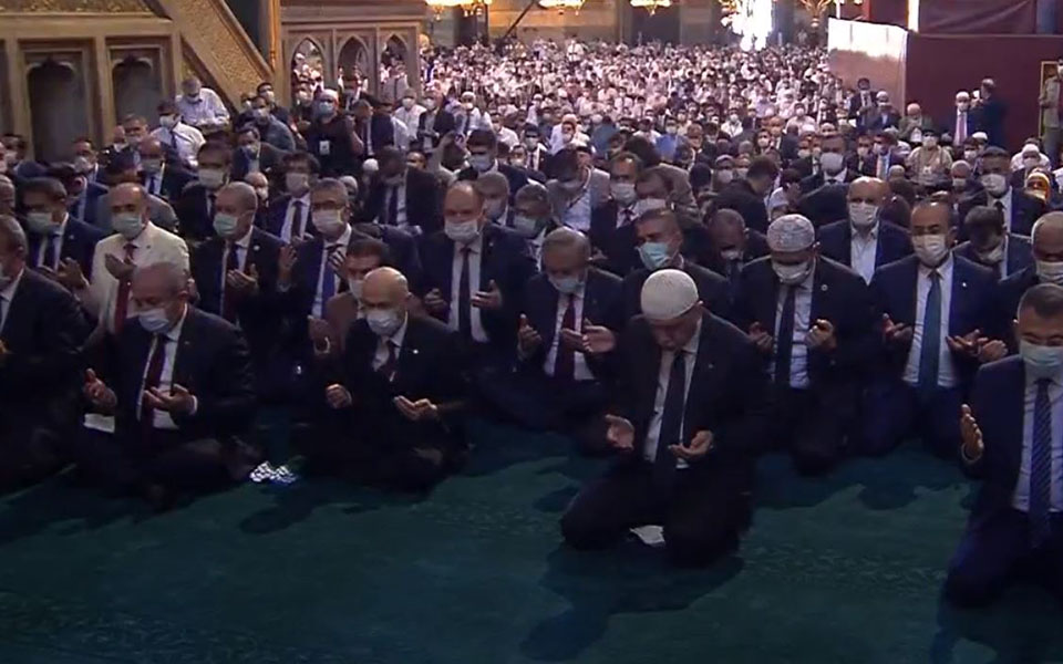 φιέστα-ερντογάν-στην-αγία-σοφία-διάβ-2389756