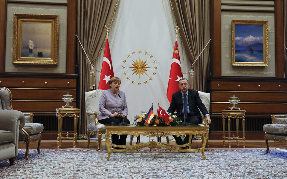 politico-η-ε-ε-δεν-μπορεί-να-παίζει-σε-διπλό-ταμ-2389585