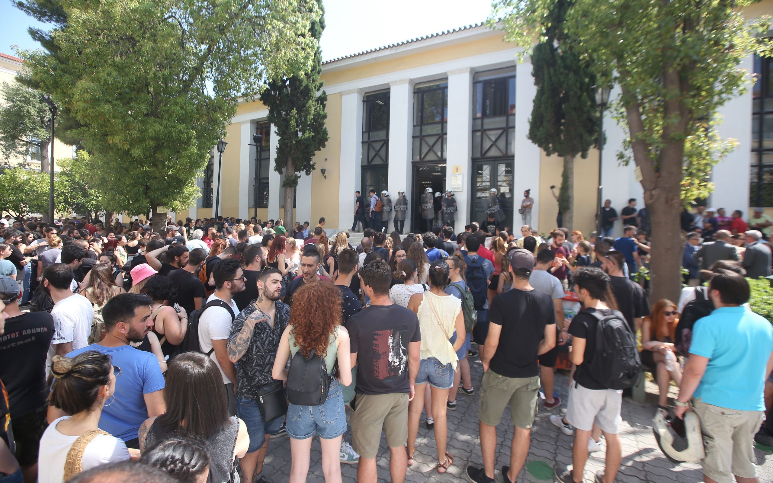 ελεύθεροι-μετά-τις-απολογίες-τους-οι-κ-2387841