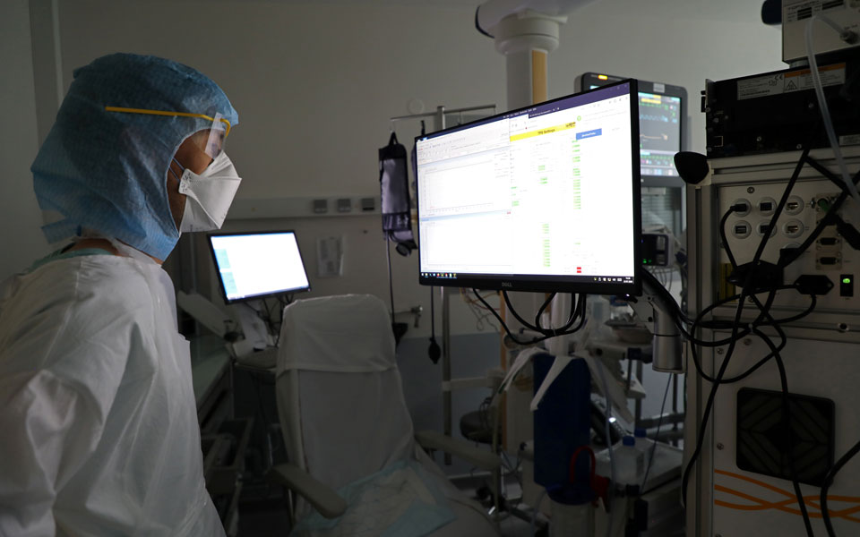 γαλλία-πάνω-από-1-000-κρούσματα-covid-19-για-δεύτ-2389852