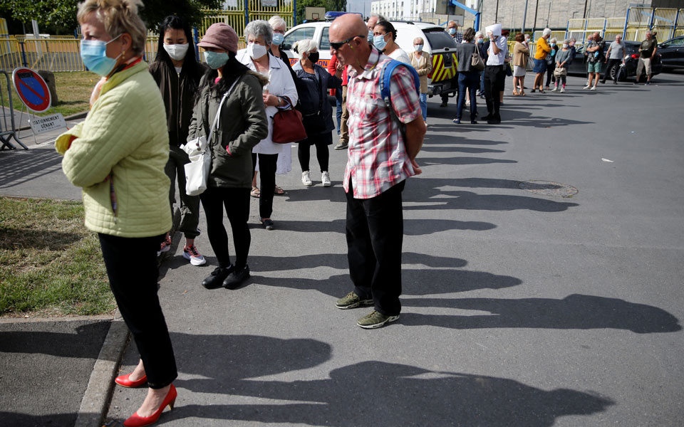 γαλλία-ξεπέρασαν-τους-30-000-οι-θάνατοι-από-2387479