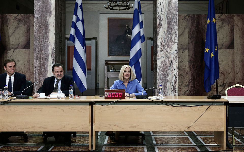 κίτρινη-κάρτα-φ-γεννηματά-σε-γ-παπαν-2387425