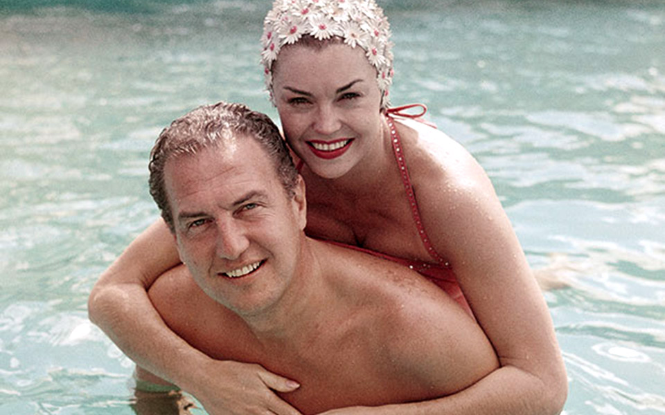 μια-γοργόνα-στην-πισίνα-2387846