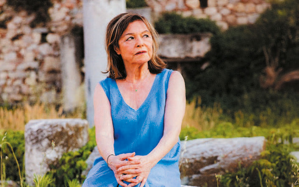 ρένη-πιττακή-πετώ-πάνω-από-τις-πολιτε-2389774