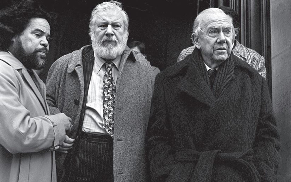 παιχνίδια-κατασκόπων-με-φόντο-το-απαρ-2389836